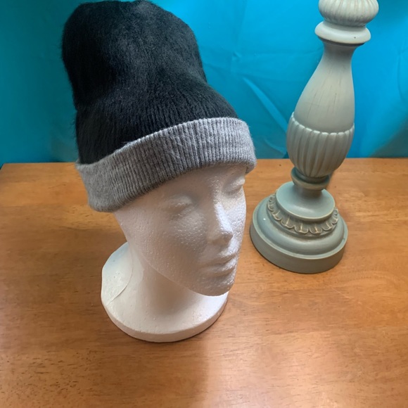 New Black & Gray Beanie Hat. In time for winter. Reversible/two hats in one! - Picture 3 of 4